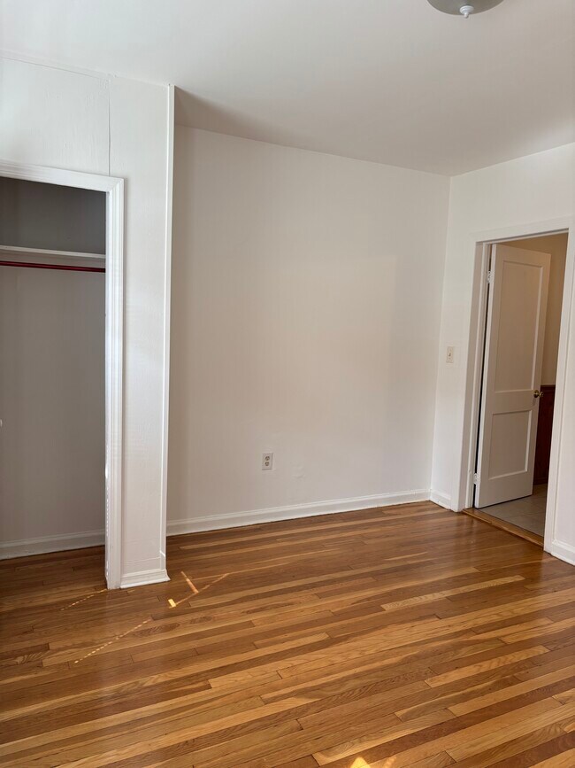 Sala de estar con vestidor - 240 Sommerville Pl