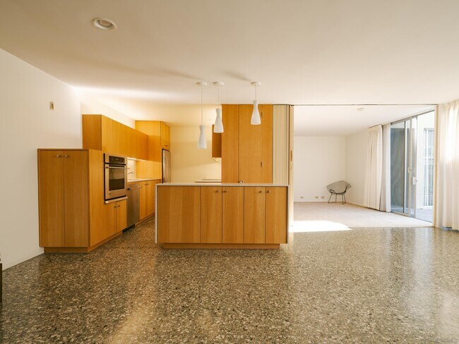Foto del edificio - 3200 Sixth Ave