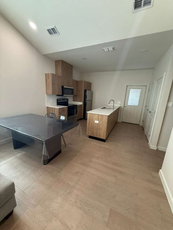 Building Photo - 3601 Vanessa Lane