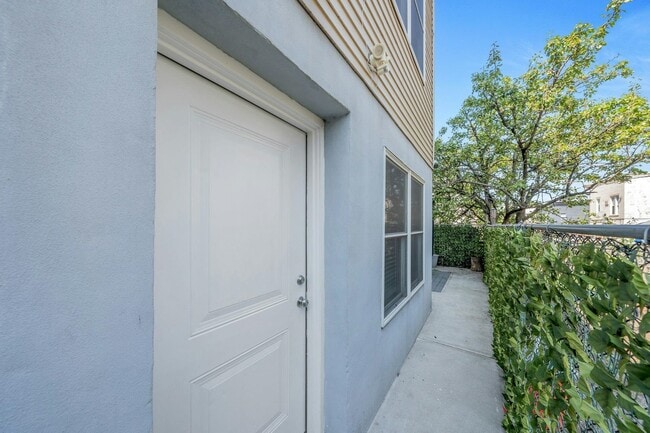 Building Photo - 308 18th St