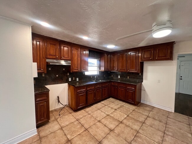 Building Photo - 2146 Minnesota St