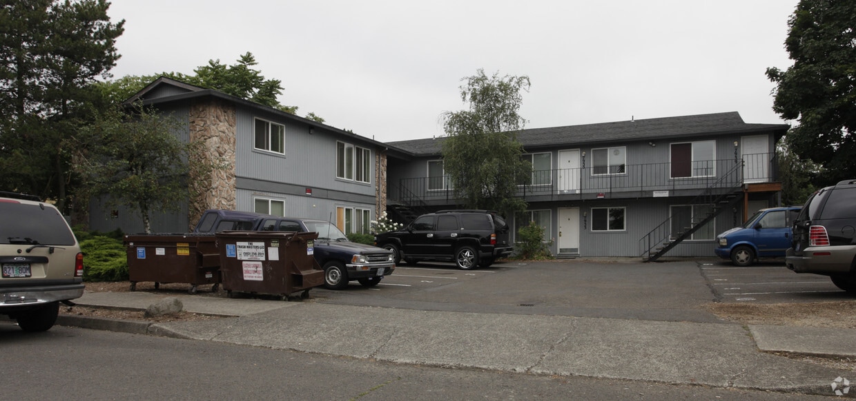 Primary Photo - Steele Street Apartments