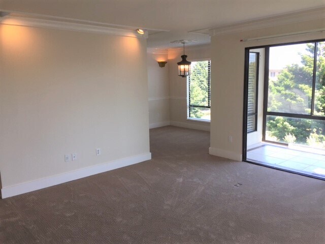 Building Photo - 6 Commodore Dr
