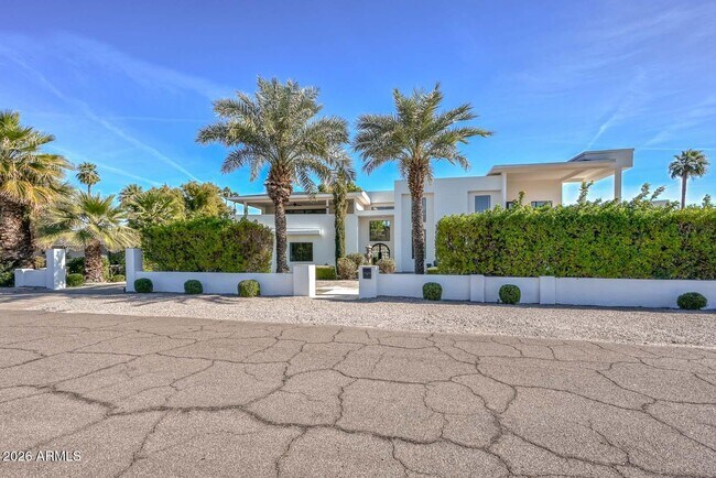 Building Photo - 5001 N Chiquita Ln