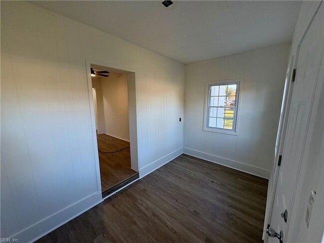 Building Photo - 889 W Main St