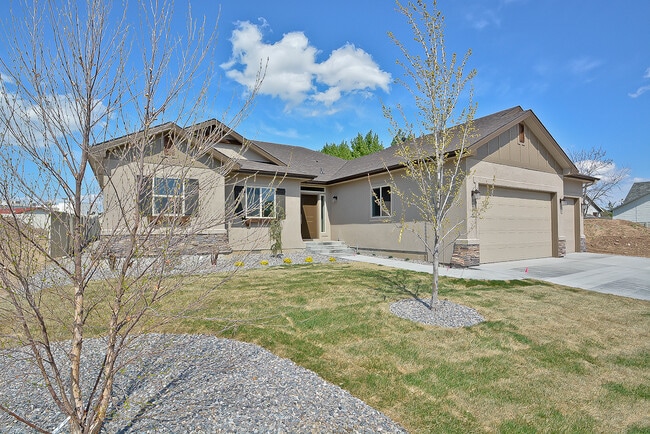 Building Photo - 4 Bedrooms 2.5 Bathrooms in Meridian