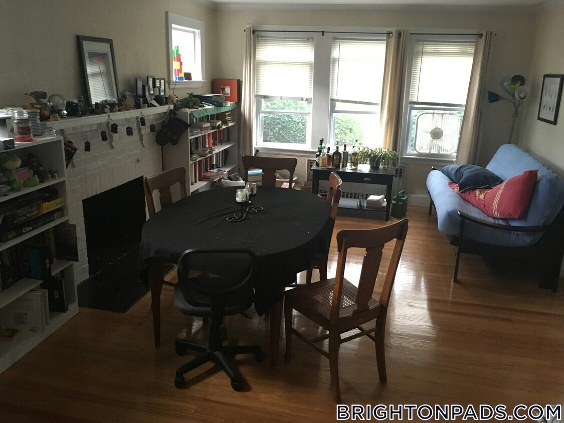 Foto del edificio - 242 Corey Rd