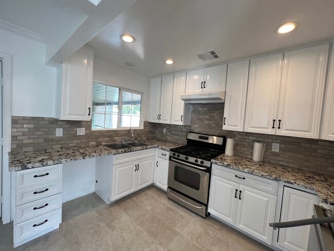 Building Photo - 3321 W Verdugo Ave
