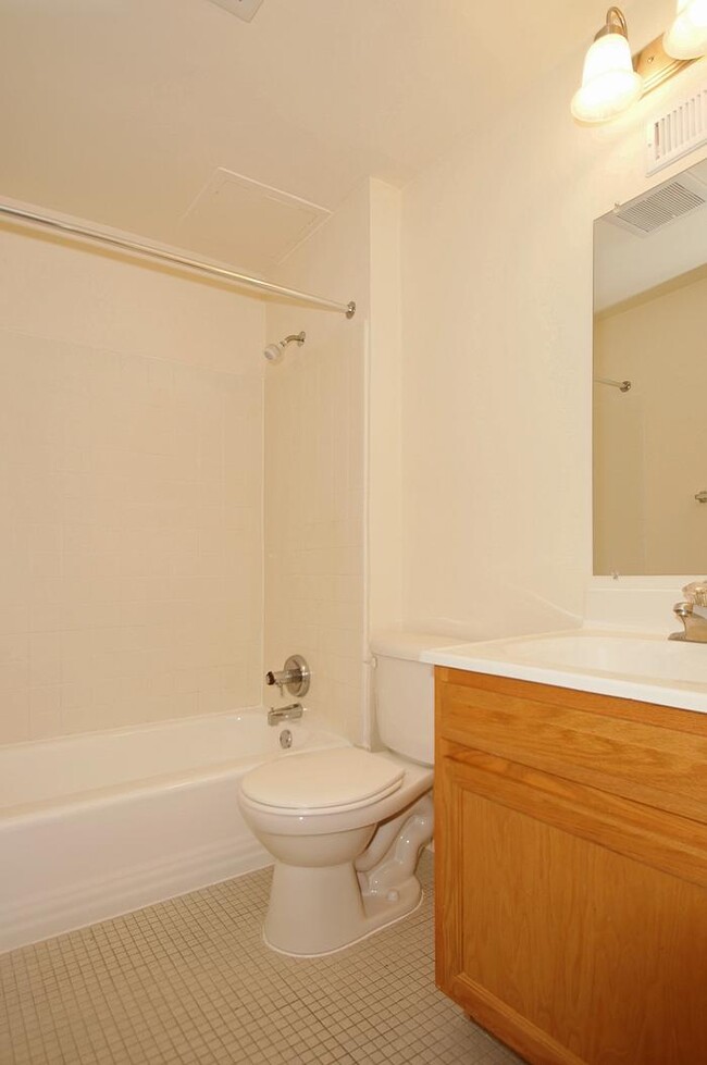 Foto del edificio - Lamplighter Village Apartments