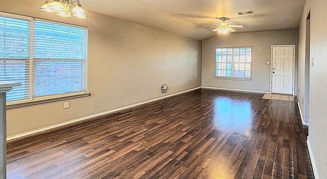 Building Photo - 3/2/2 FOR LEASE IN MONTEREY - FRENSHIP ISD
