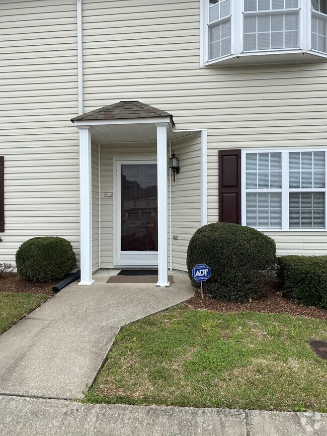 Building Photo - 4033 Cobblestone Dr