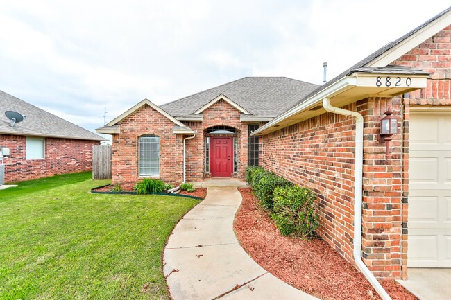 Building Photo - East Mustang Close to Will Rogers and Amazon