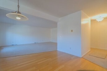 Foto del edificio - 2 Pine Grove Dr