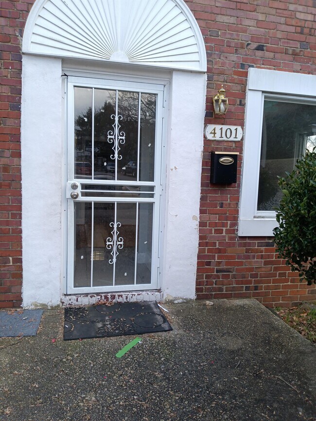 Foto del edificio - 4101 Kinsway