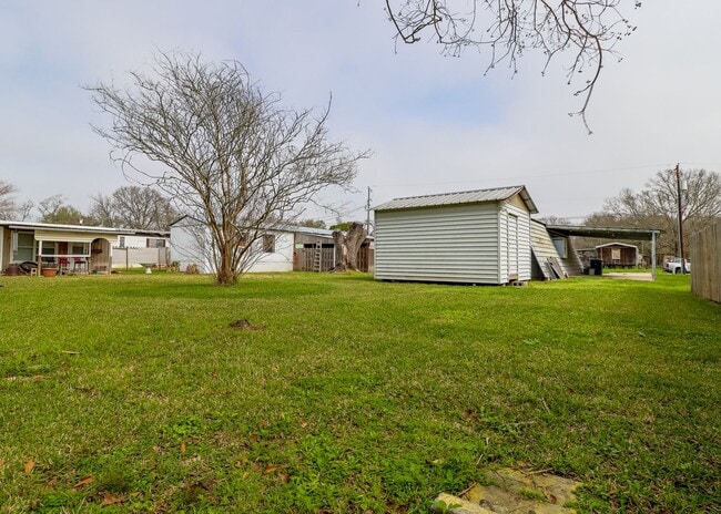 Building Photo - 2 Bed/1 Bath House