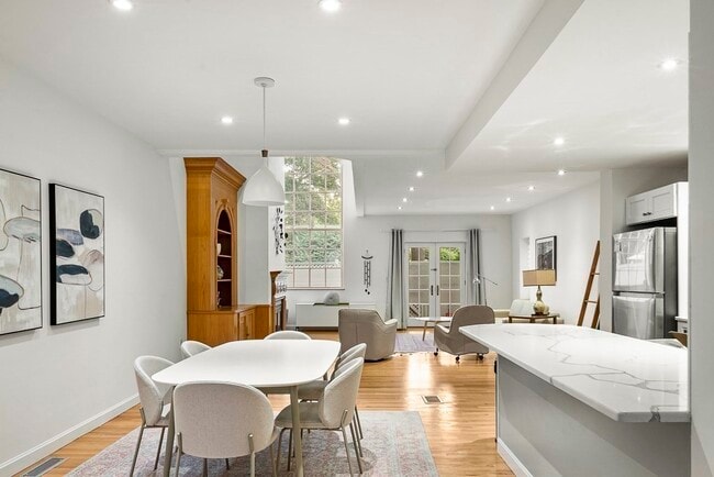 Building Photo - 60 Burroughs St