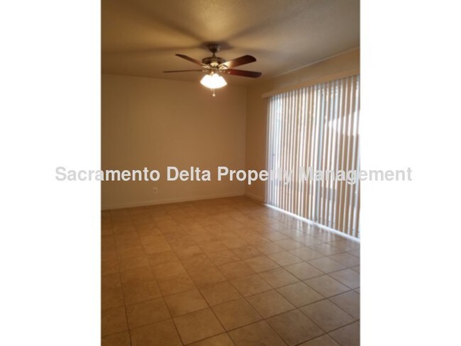Building Photo - Beauitful Renovated 2 Bedroom Duplex