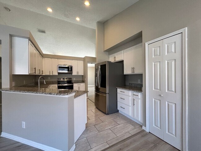 Foto del edificio - 3 Bedroom, 2 Bath Single Family Home in Or...