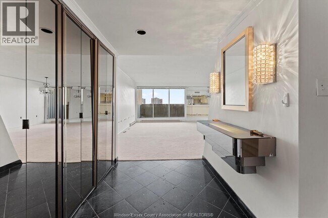 Building Photo - 380 Pelissier St