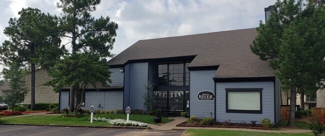 Building Photo - The Arlo at River’s Edge