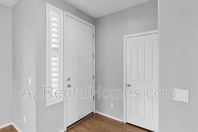 Building Photo - 2190 E Augusta Ave