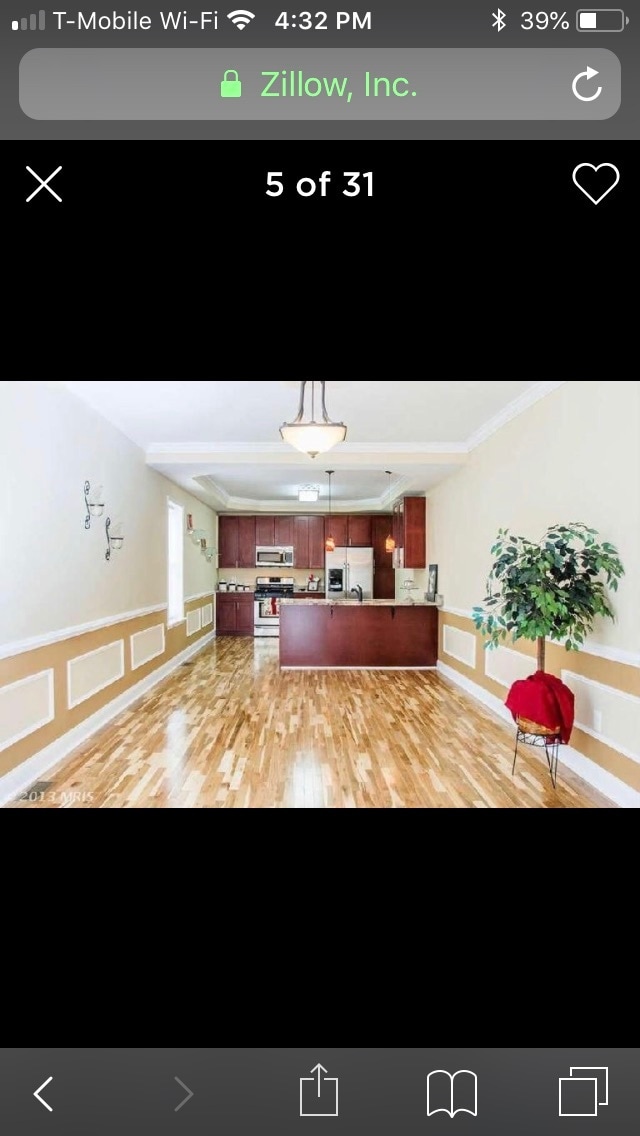 Living/dining area - 219 N Belnord Ave