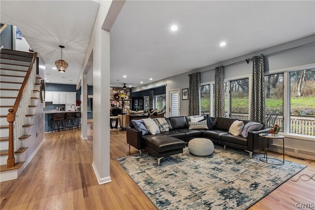 Foto del edificio - 4892 MacGregor Ln