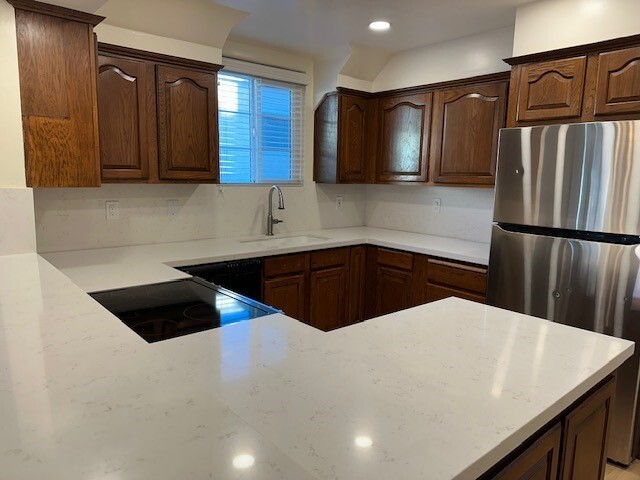 Building Photo - 735 W 31st St