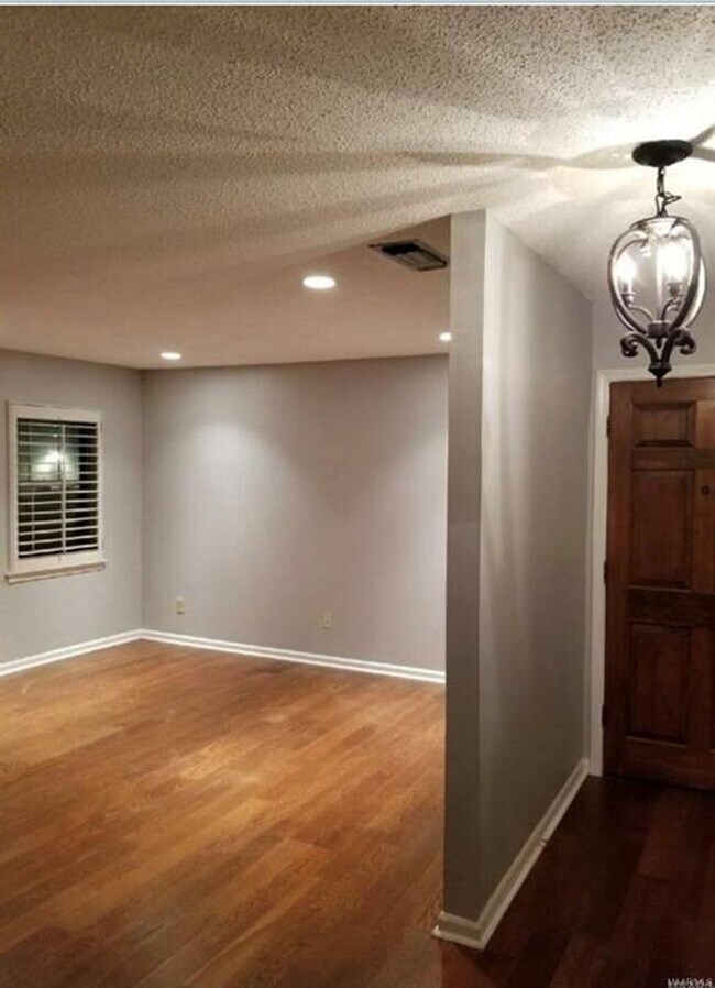 Foto del edificio - 2461 Price St