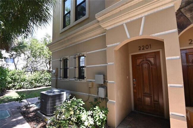 Foto del edificio - 2201 Soho Bay Ct