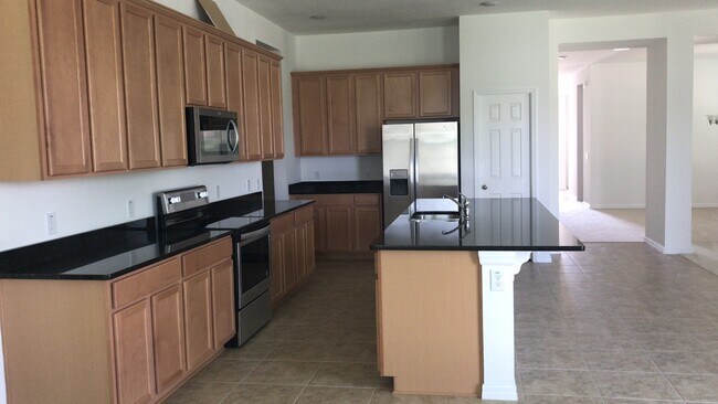 Building Photo - 5 Bedroom at West side Village at Heart of...