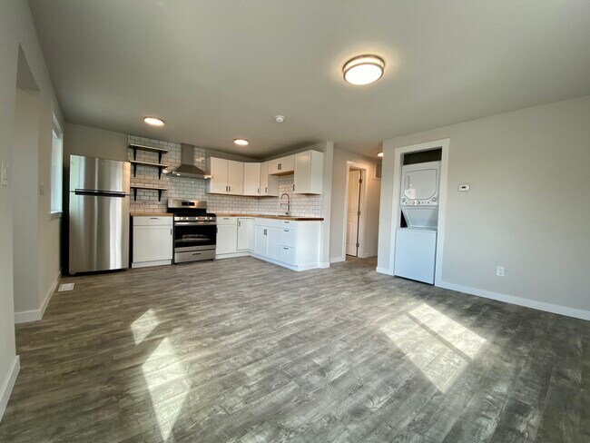 W/D in unit - 1033 Juneau St