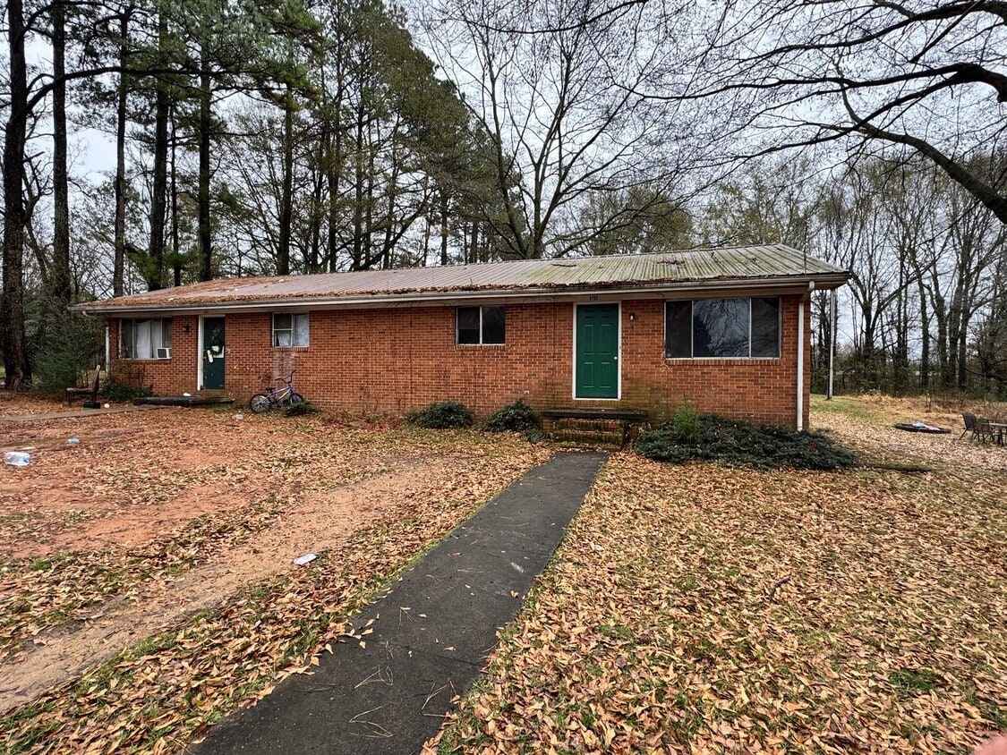 Foto principal - 2/1 outside city limits of Shelby, NC