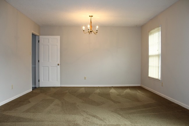 Building Photo - 106 Fox Run