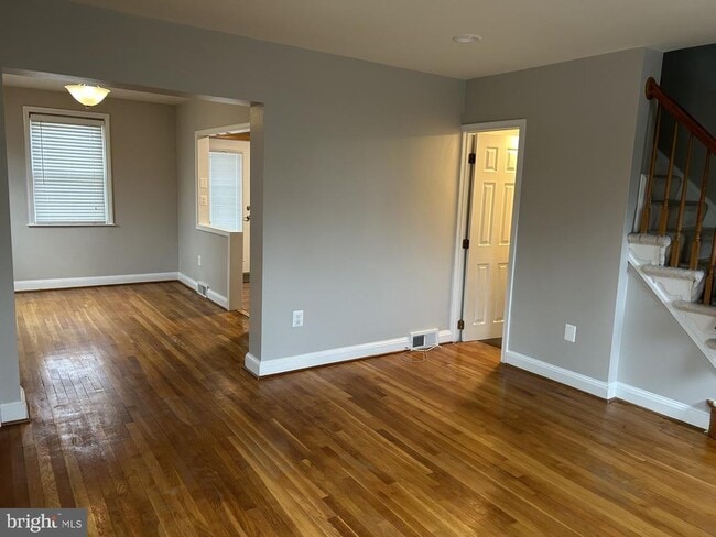 Building Photo - 1728 Redwood Ave