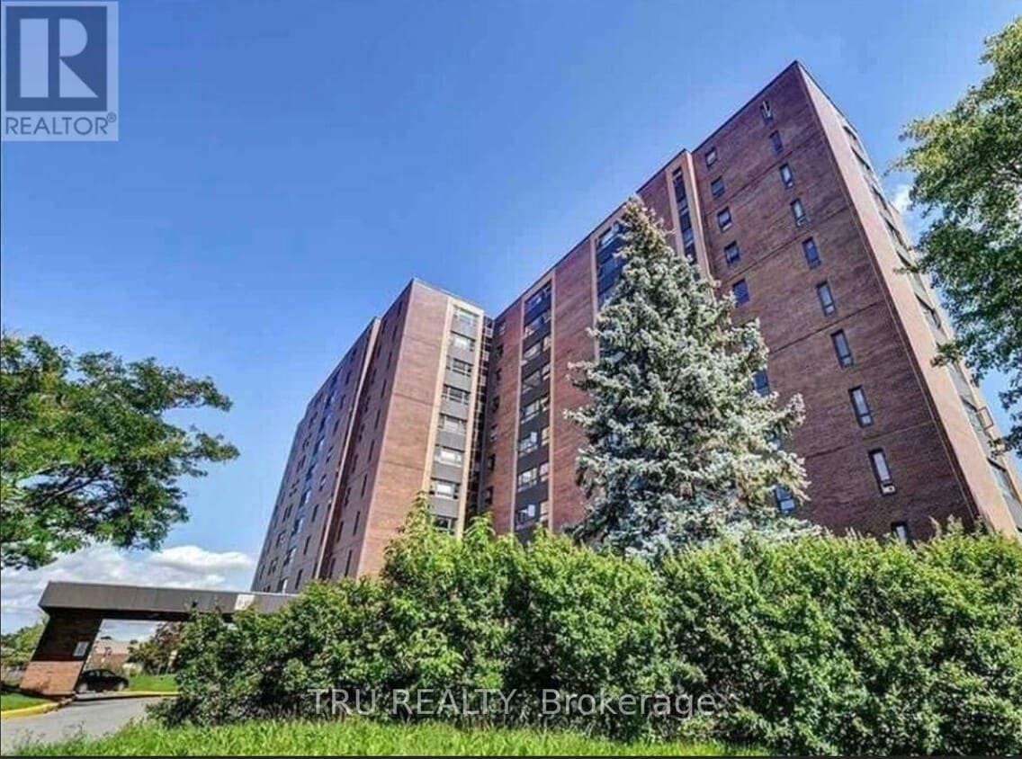 Primary Photo - 1356-1356 Meadowlands Dr E