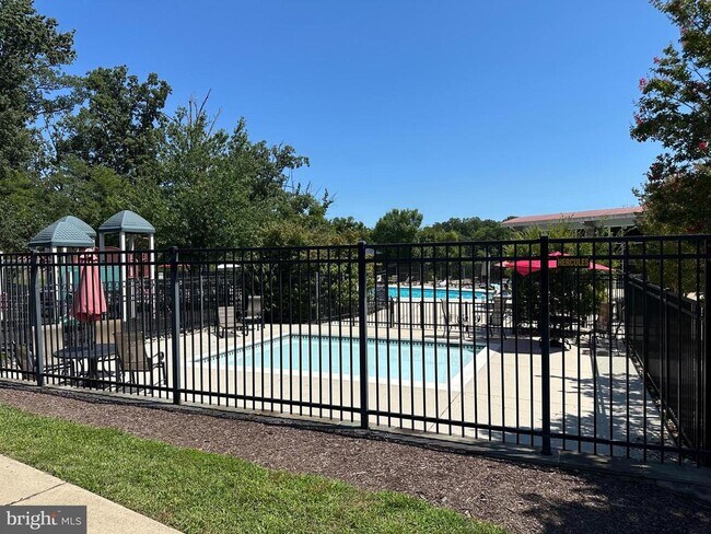 Foto del edificio - 2380 Brookmoor Ln