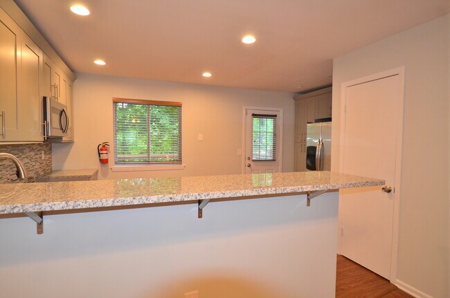Building Photo - 11 Westbrook Ct