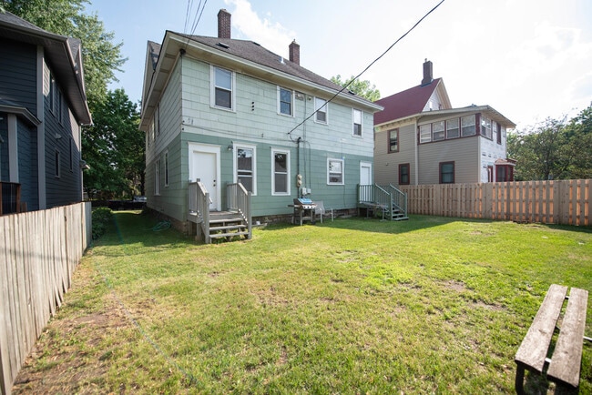 Building Photo - 1871 Carroll Ave