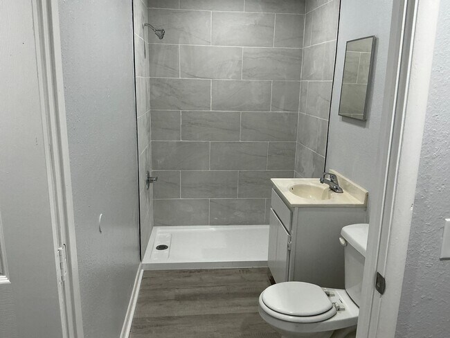 Foto del edificio - Updated 3 bed 1 bath
