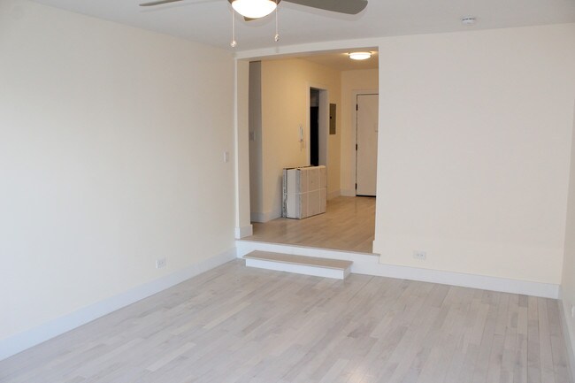Building Photo - AMAZING 2BD/1BTH IN MIDWOOD -$2400
