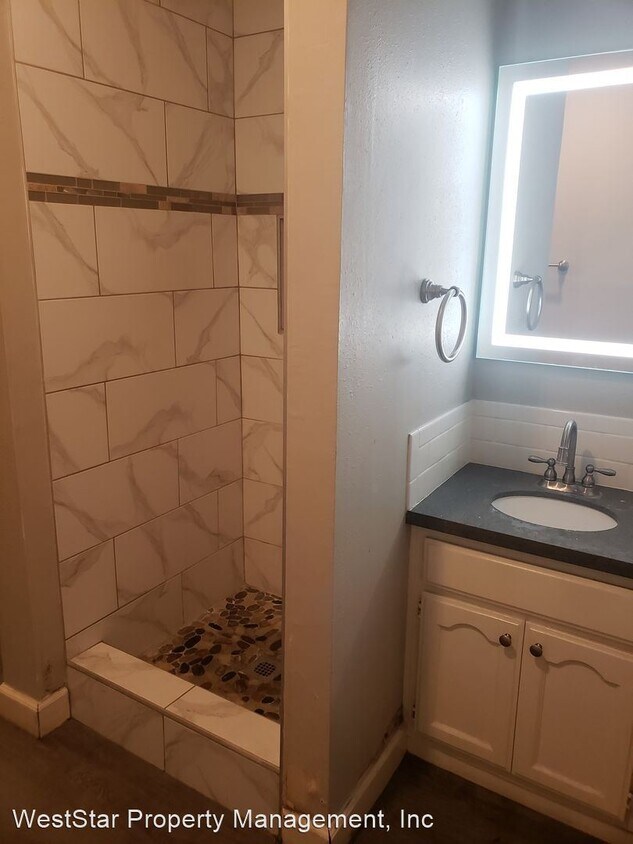 Foto principal - 3373 Broadway Ave