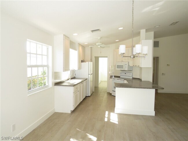 Foto del edificio - 3387 Cayman Ln