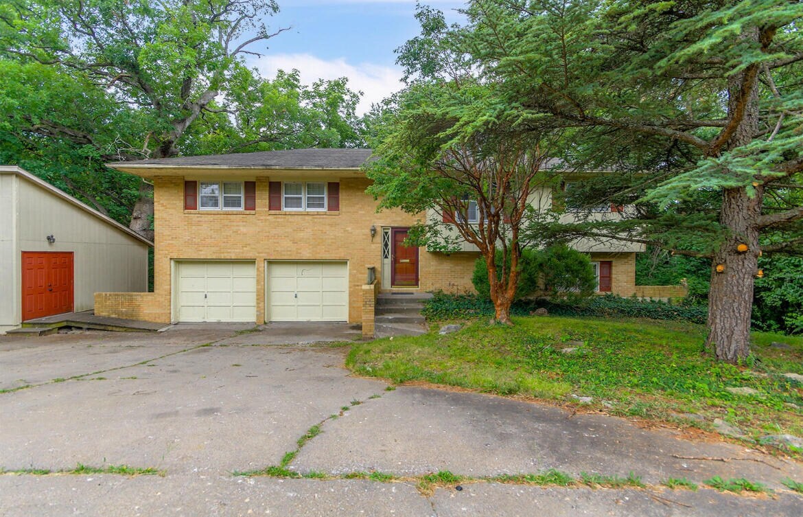 Primary Photo - 2500 W Rollins Rd