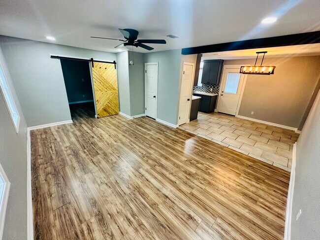 Foto del edificio - 4207 Madden Ln