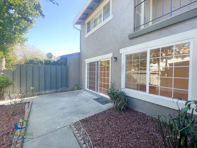 Foto del edificio - $3495 - Remodeled 3 bed 1.5 bath near Cupe...
