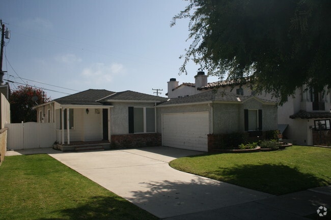 Nice home 1 block from MB Mall - 1134 22nd St