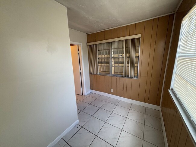 Foto del edificio - 4 Bedroom 1 1/2 Bathroom Single Family House