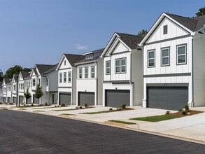 Building Photo - Amavi Twin Lakes
