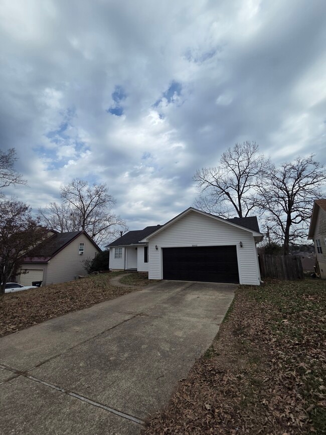 Building Photo - 3002 Oakbrook